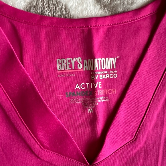 NWT PINK SCRUB TOP - Picture 4 of 4